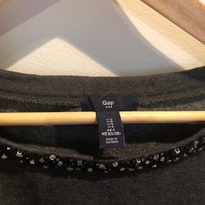 Gap sweater with neck design